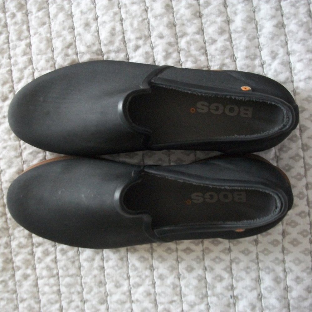 NWOT BOG Sweet Pea Slip on Gardening shoes SZ 9